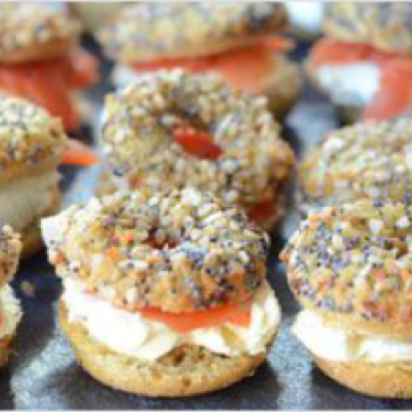 Mini bagels de salmón