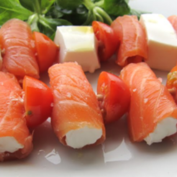 Pinchos de salmón y queso